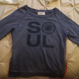 Summer pullover with zippers